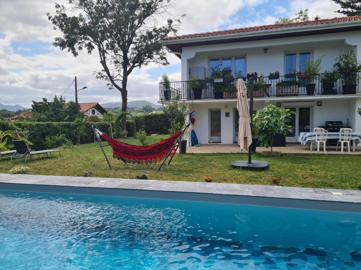 Appartement Avec Cuisine Et Grande Piscine Chauffee Hendaye Exterior photo